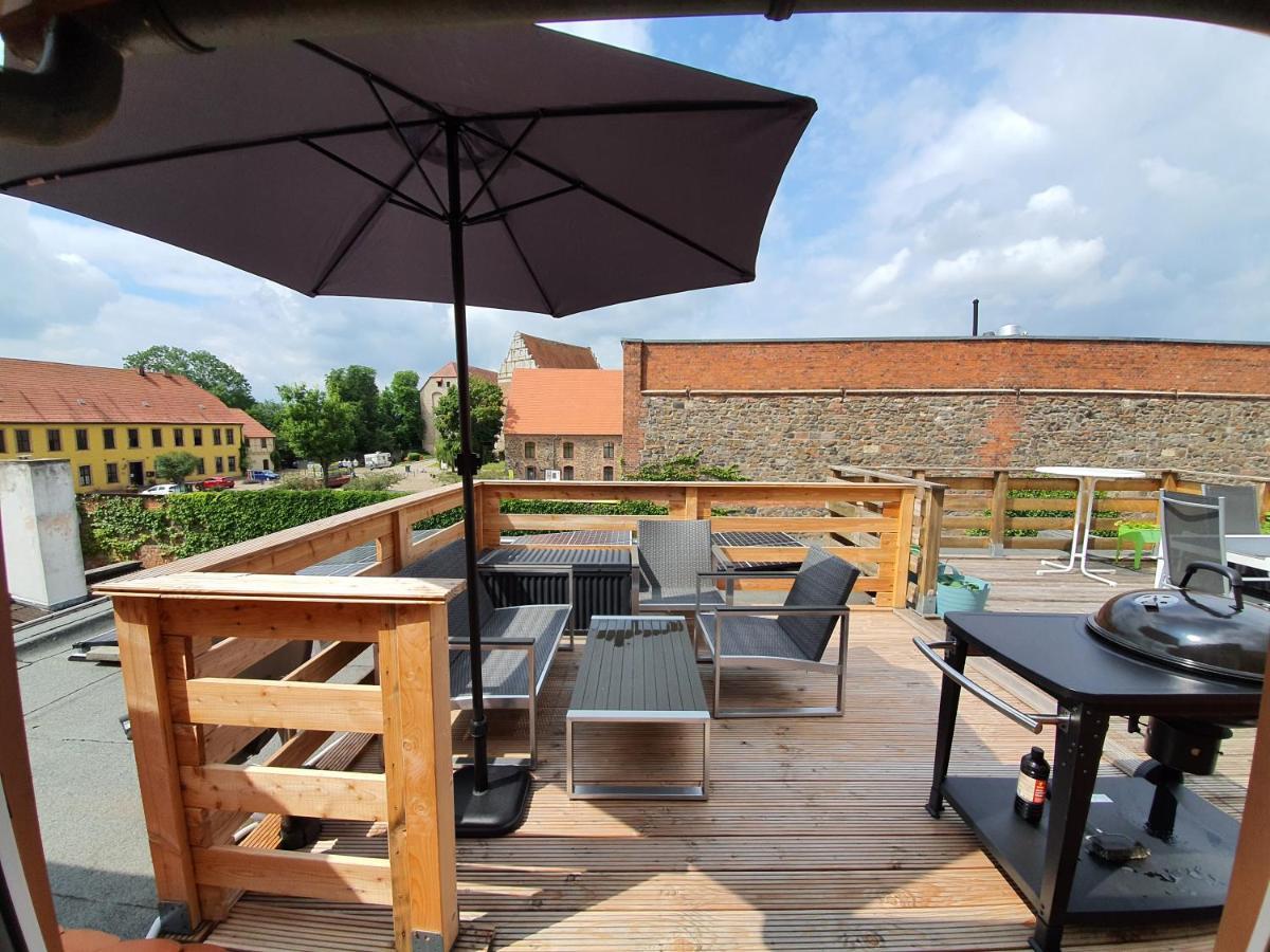 Gemutliche Dachwohnung Mit Kleiner Oder Grosser Dachterrasse Nebeneinander Wolmirstedt Exterior foto