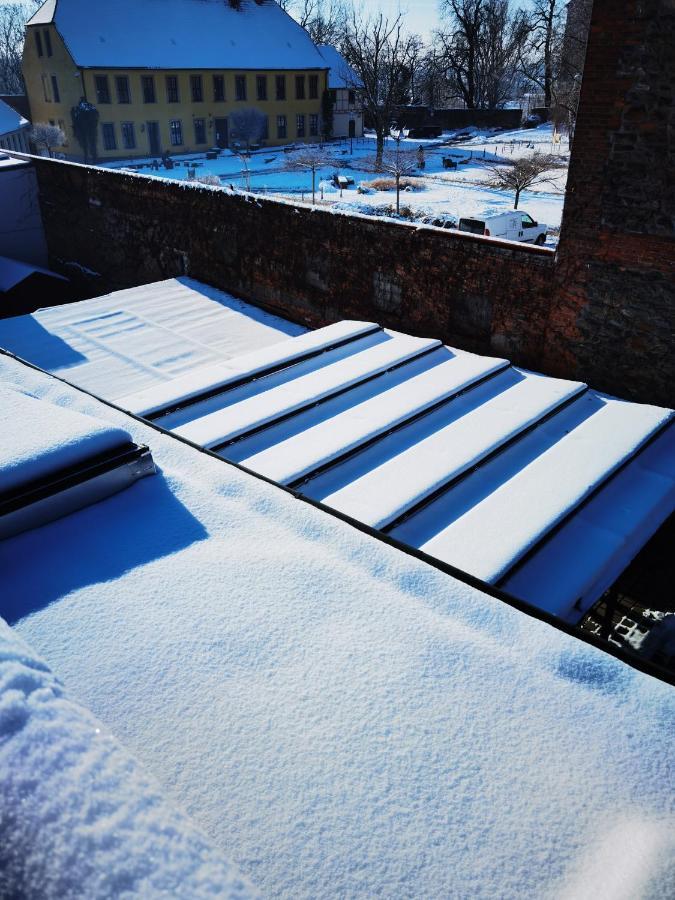 Gemutliche Dachwohnung Mit Kleiner Oder Grosser Dachterrasse Nebeneinander Wolmirstedt Exterior foto