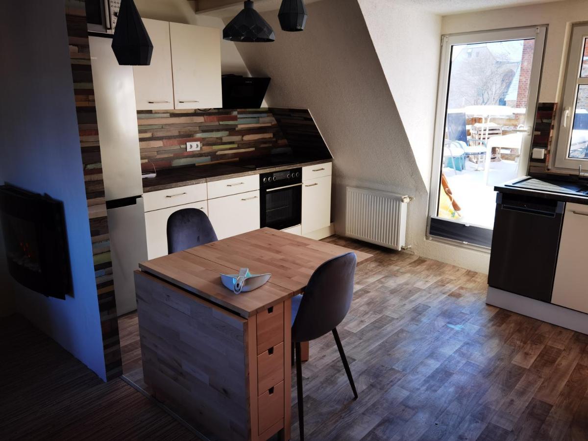 Gemuetliche Dachwohnung Mit Kleiner Oder Grosser Dachterrasse Nebeneinander Wolmirstedt Exterior foto