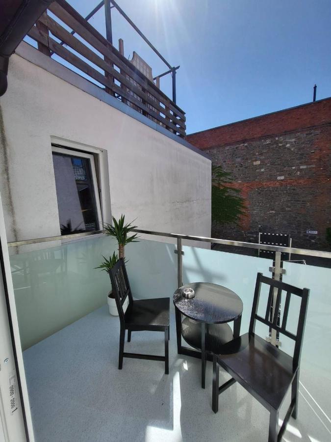 Gemuetliche Dachwohnung Mit Kleiner Oder Grosser Dachterrasse Nebeneinander Wolmirstedt Exterior foto