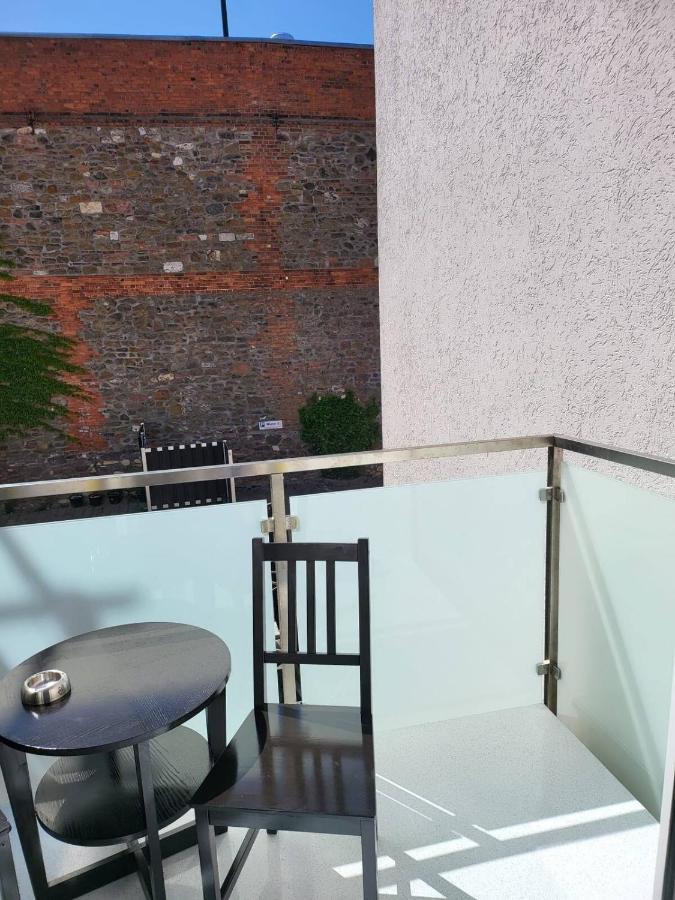 Gemutliche Dachwohnung Mit Kleiner Oder Grosser Dachterrasse Nebeneinander Wolmirstedt Exterior foto