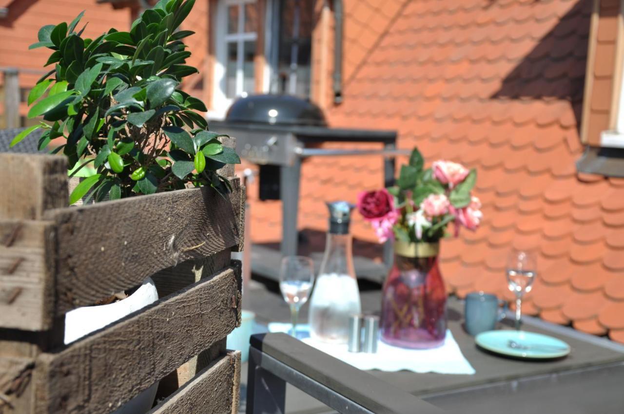 Gemuetliche Dachwohnung Mit Kleiner Oder Grosser Dachterrasse Nebeneinander Wolmirstedt Exterior foto