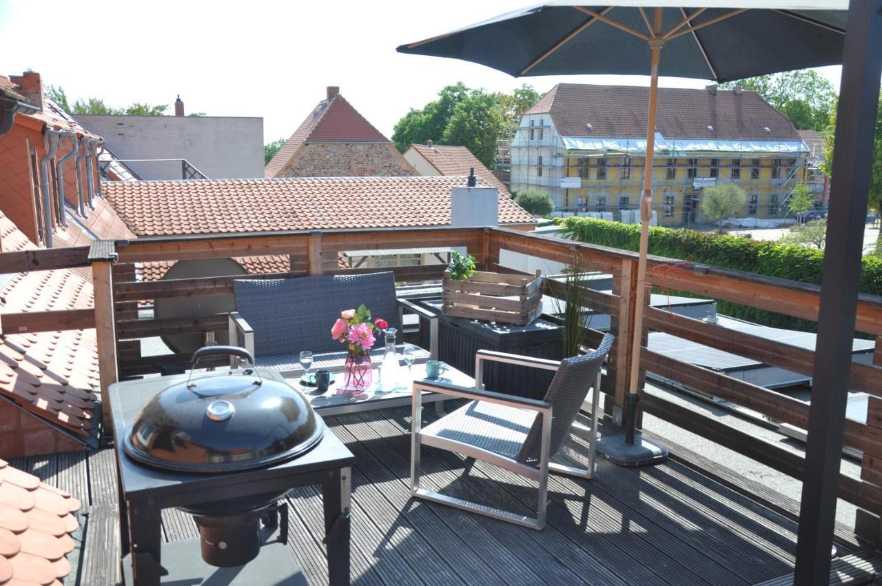 Gemutliche Dachwohnung Mit Kleiner Oder Grosser Dachterrasse Nebeneinander Wolmirstedt Exterior foto