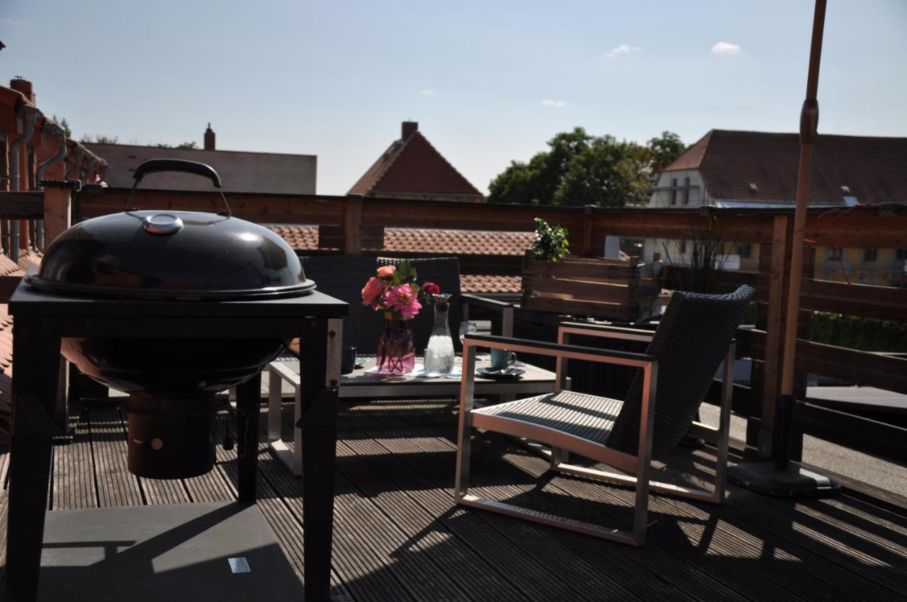 Gemuetliche Dachwohnung Mit Kleiner Oder Grosser Dachterrasse Nebeneinander Wolmirstedt Exterior foto